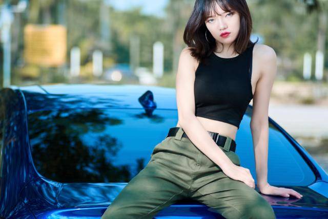 女生拍照技巧,7个拍照姿势,教你做酷酷的女孩