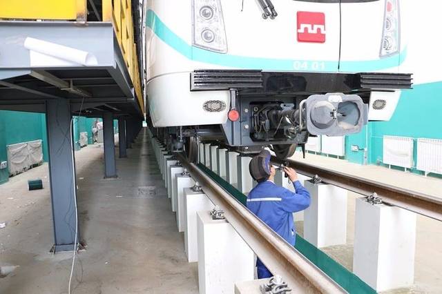 牵引缓冲连接装置