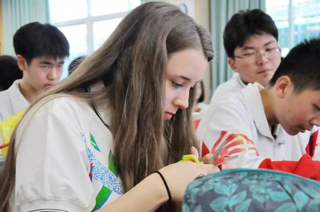 强势围观颜值与智慧并存的德国高中生空降株洲