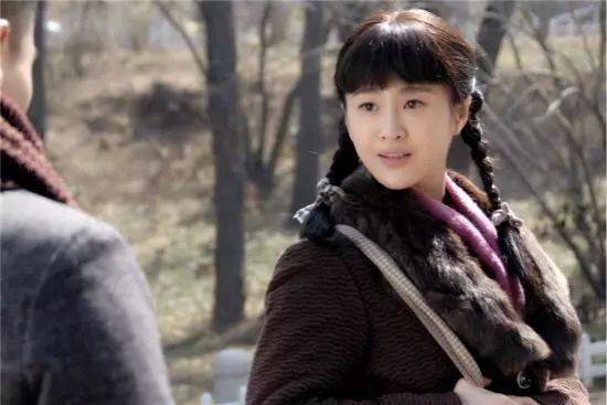 1925年,胡志明在广州创立越南青年训练班,刘少奇,彭湃,陈延年等人,都