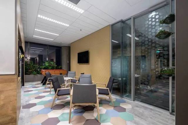 会计师事务所deloitte德勤波兰办公室完美诠释了何为摩登典范