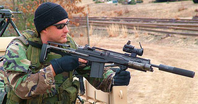 军事丨美军特种作战特别改进型m14突击队员卡宾枪