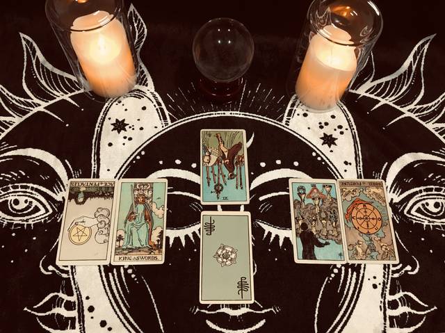 另一方:圣杯七,命运之轮逆位(b方)