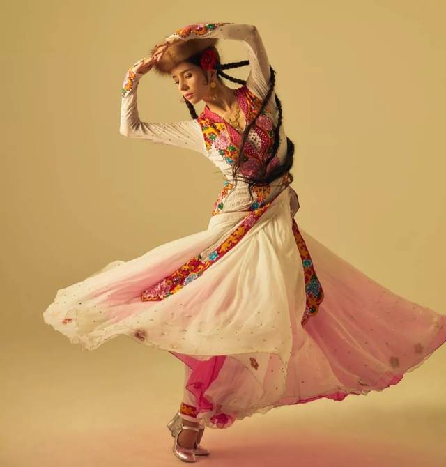 新疆舞蹈手势图片