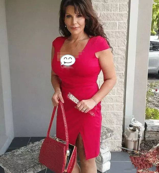 美国大妈体重突破300,靠顽强意志打造肌肉身材,如少女般自信