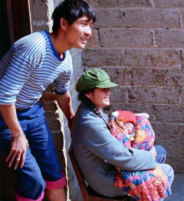 80年代农村老照片,图1在"撩妹", 图7很怀旧,图8至今难忘