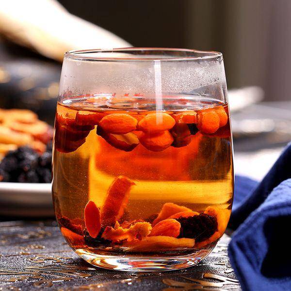 4,秋季养生茶之生津茶茶方: 青果5个,金石烘,甘菊,竹茄各6克,麦冬