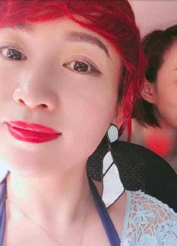 原创宋喆前妻晒近照,杨慧容颜大变完胜马蓉,浓妆艳抹你认得出?