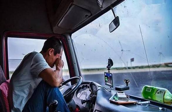 疲劳驾驶不可取黑科技严查货车疲劳驾驶上高速即锁定
