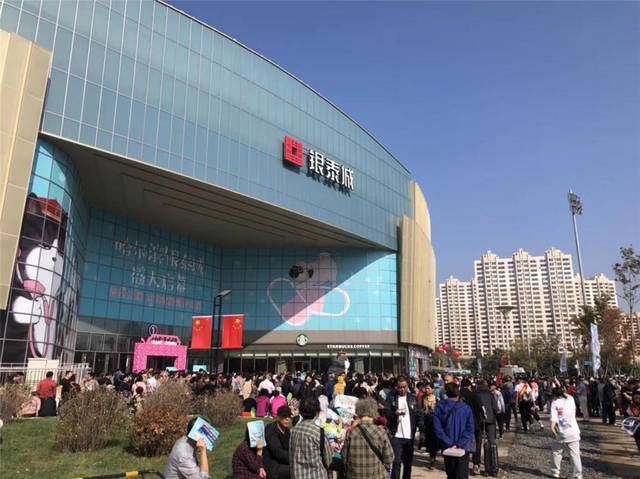 哈尔滨女装新趋势：时尚魅力解锁冰城女性不一样的风采