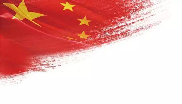 五星红旗进场伴随着嘹亮的国歌红星红旗迎风舒展在晨光中冉冉升起在