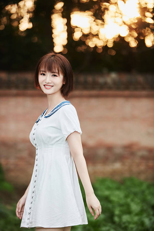 我的莫格利男孩热播付柔美琦写真俏皮帅气