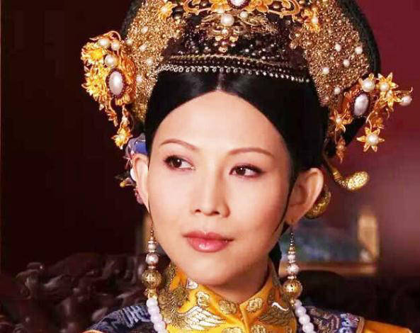 皇后娘娘蔡少芬,非凡的气场,让你惊叹她的珠宝搭配其实很简单!