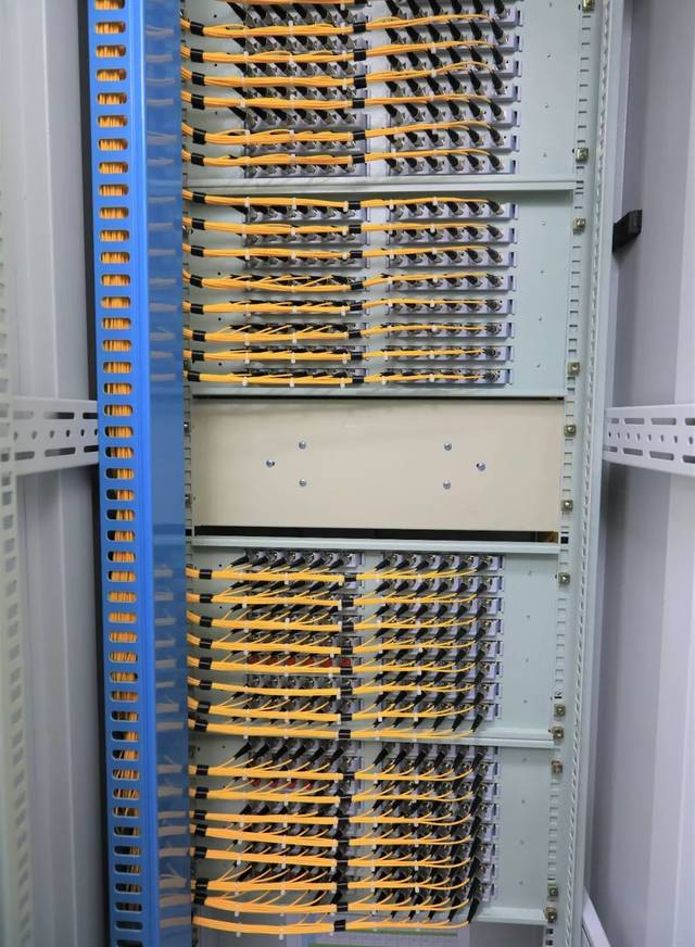 信号楼设备侧跳纤单位尾纤布放工艺