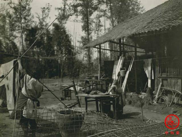 1909年4月,某地农民的院子.