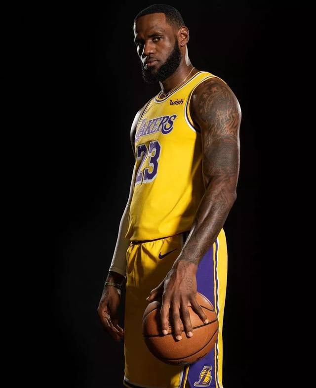 生涯第17季,詹姆斯超帅高清定妆照,值得收藏!