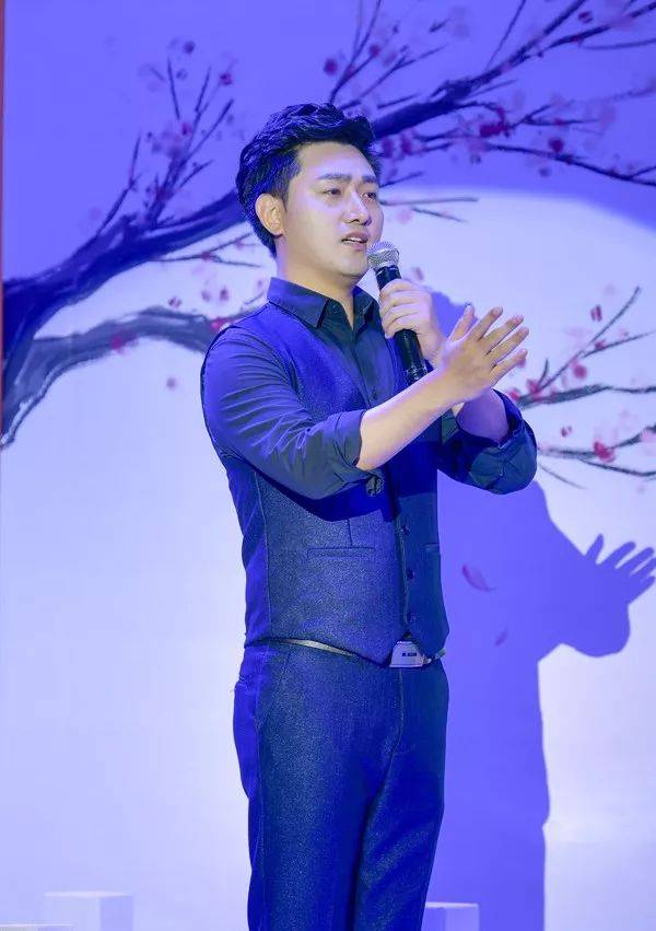 主持人:文静,大龙 第一章 江南烟雨 江南的美,灵动,隽秀,让人回味