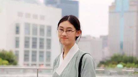 国民才女武亦姝700字军训随笔火了:你读过的书