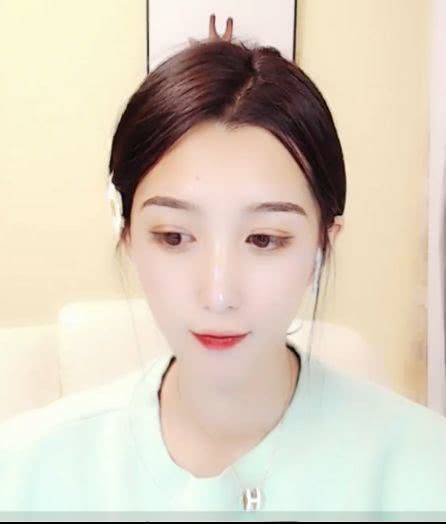 而今天要讲的这位主播,是来自新星工会的葫芦妹.