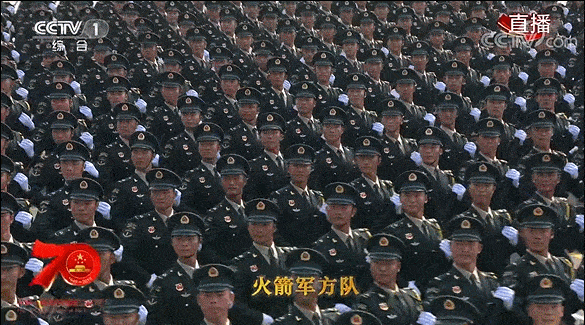 ① 徒步方队 坦克方队,气势磅礴.22辆99a坦克呈"箭"形布阵.