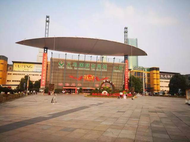 女装批发货源市场动态解析