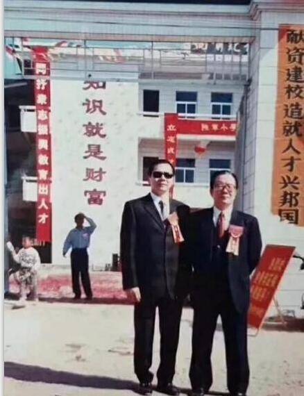 掌管新义安,与探长吕乐是亲戚,向华炎凭什么