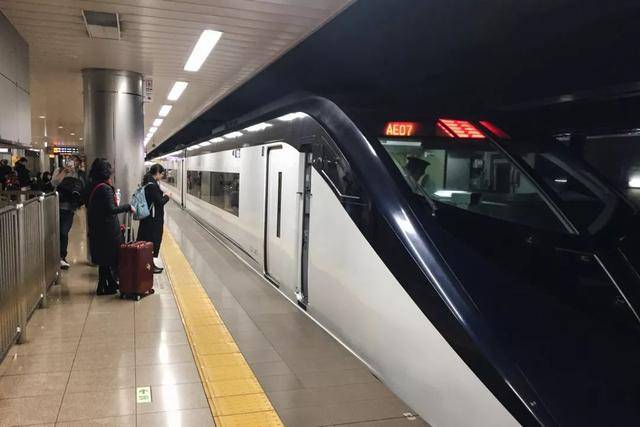 成田機場到東京市區的車程大概在50分鐘~90分鐘左右,當然就是越快越貴