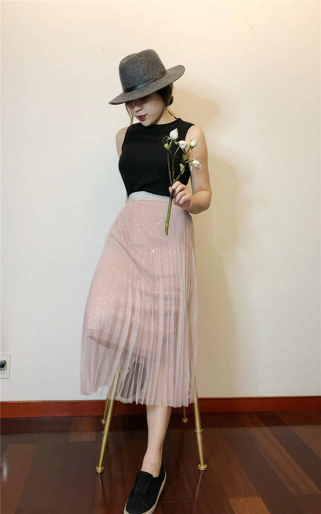 粉色网纱半身裙,搭配秋装刚刚好