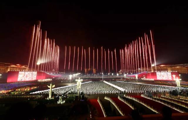 【双语】如何用英语介绍昨晚天安门广场的联欢