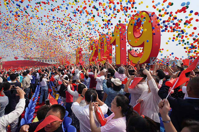 国庆活动天安门广场放飞的气球和鸽子会飞到哪里涨知识了