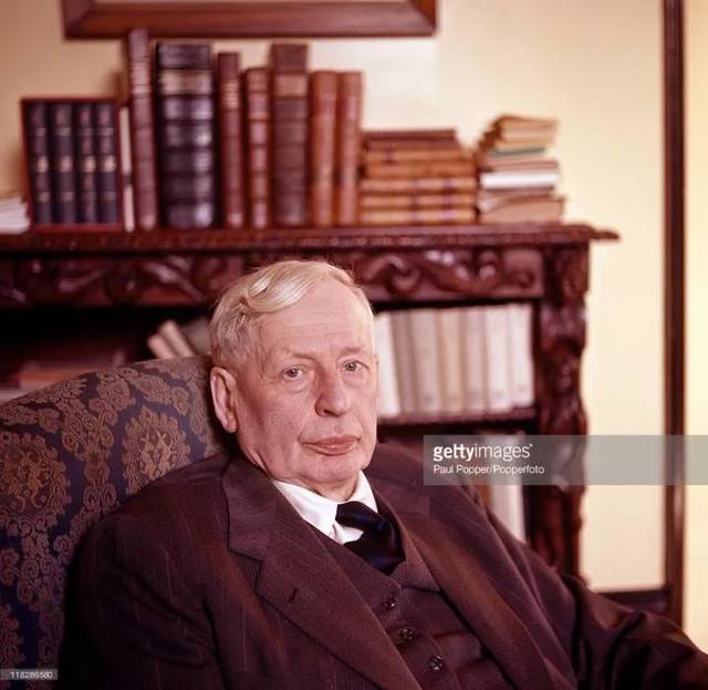 从不会英语到英国上流社会红人,这个中国人都