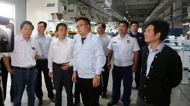 医药高新区党工委书记张小兵,市政府秘书长沈明刚,副秘书长沈惠彪,市