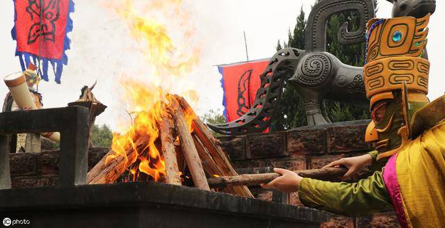 周朝讲求祭祀之礼,《周礼·春官·大宗伯》记载:大宗伯之职,掌建邦之