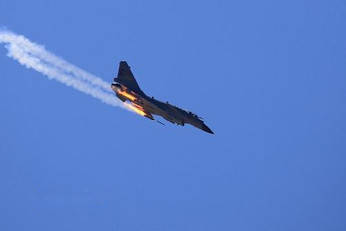 发现不明空情歼10c迅速起飞发射导弹并取得第一个实战战果