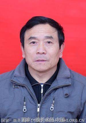 师长城1960年10月28日出生,山东章丘市白云湖人,国家一级美术师.