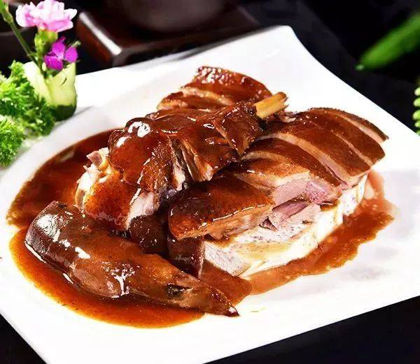 十多款"明星"菜式任选任点任食~88元=佳宁娜大酒店自助餐券~还送酒店