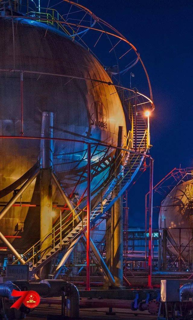 你的手机壁纸该换了,送你一波儿工业重金属风格壁纸!