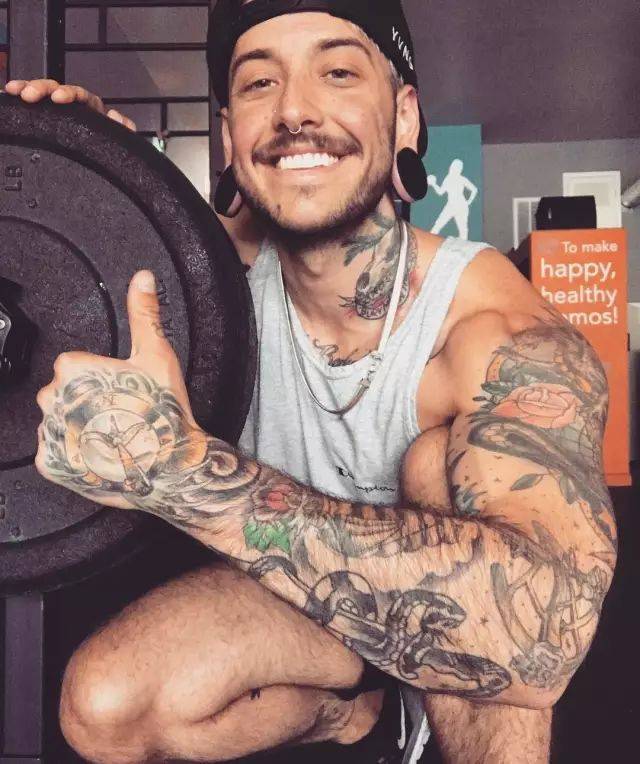 支持同性恋群体的纹身,就该被人写小纸条骂娘吗?