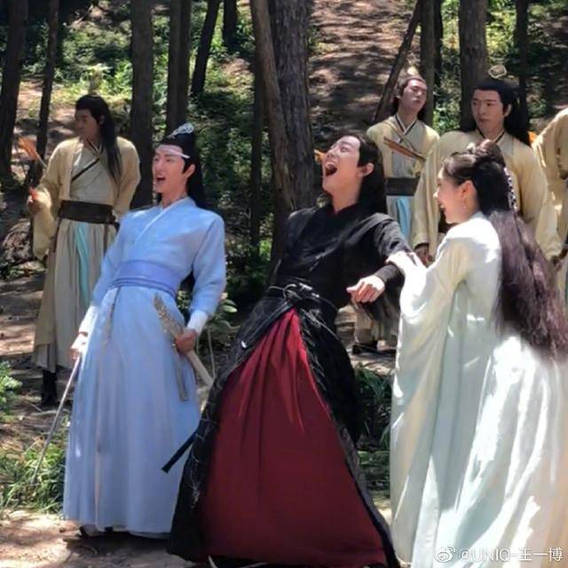 肖战28岁生日王一博祝福，晒《陈情令》幕后照，7小时288万人点赞_搜狐网