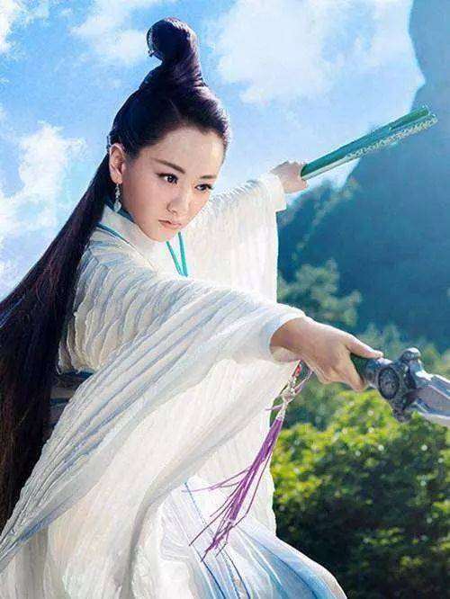 12位女星古装舞剑,杨紫高冷,赵丽颖眼神坚定却难掩呆萌!