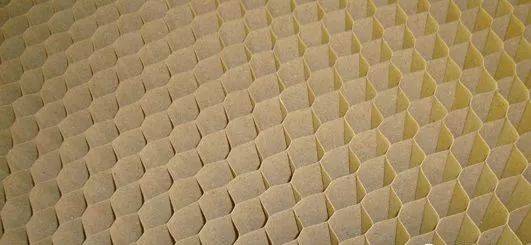 陷入风口浪尖的防盗门内填充蜂窝纸究竟是个啥