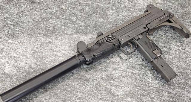 特工的最爱:高射速的乌兹冲锋枪,短小精悍的"大杀器"!