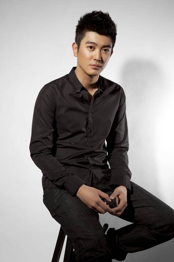 杜江从大眼萌爸到铁血硬汉百亿票房先生不是白来的