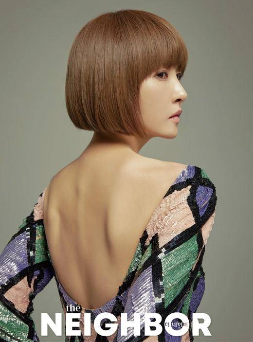 韩国女艺人金宣儿拍杂志写真秀完美比例身材