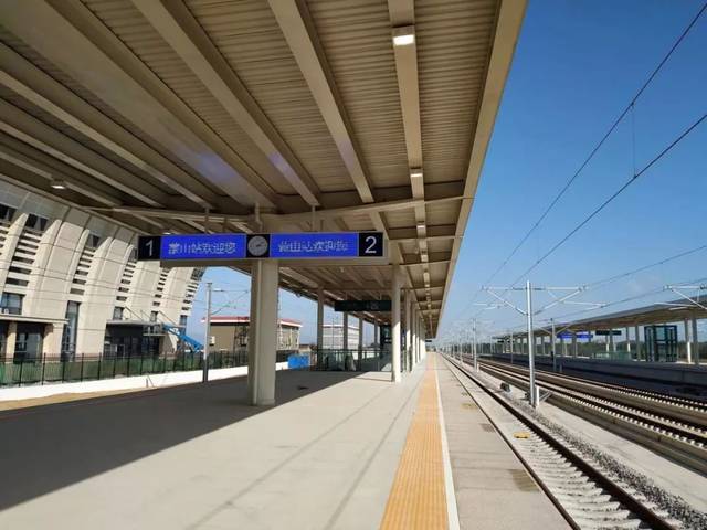 含苞待放的"金银花"——蒙山站