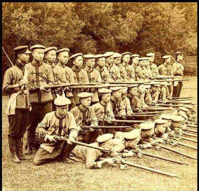 太平天国士兵用大刀长矛对付清军的火枪和大炮?历史上正好反过来