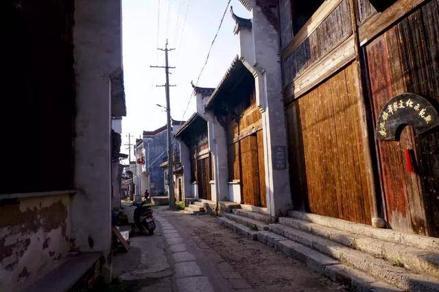 提起家来家有名,要问家里家有名,家住在_大山谷图库