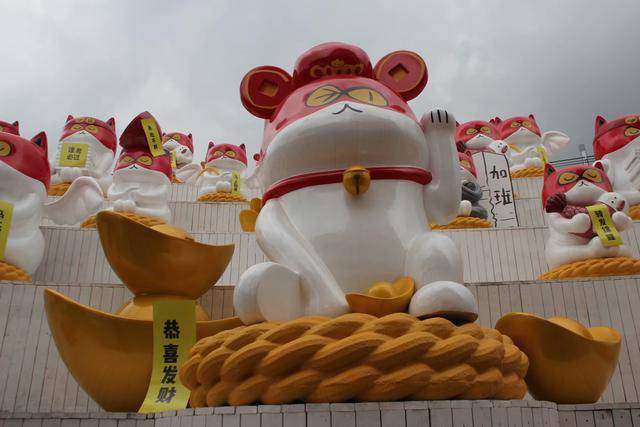 重庆一景区现网红祈福喵寺节假日30万市民前来敲钟祈福许愿