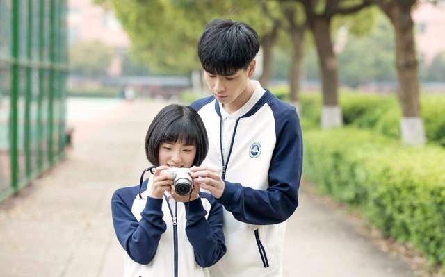 众所周知,初中生正值青春年华,是最为向往爱情却又担惊受怕体会爱情的