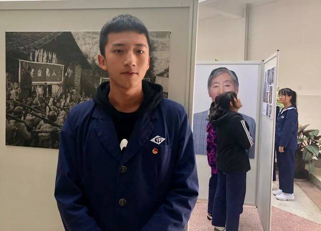 刚刚,这组照片在下关一中展出,老师学生们都震撼了.